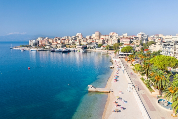 green-coast-albania-saranda-promenade