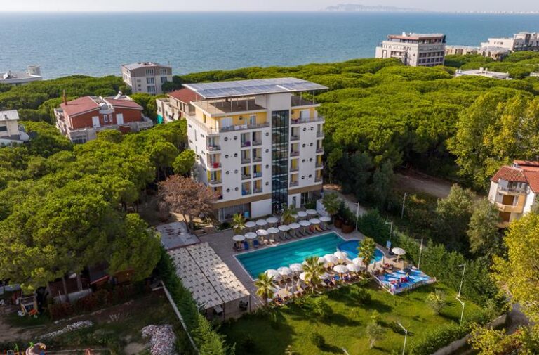 Hotel Monaco Garden in Albania