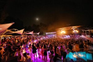 the cinco cavalli summer club in durres