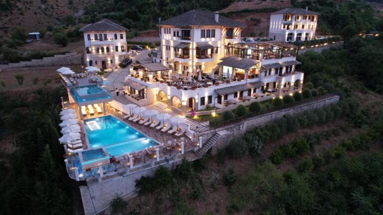 Buitenkant van Kerculla Resort in Gjirokaster