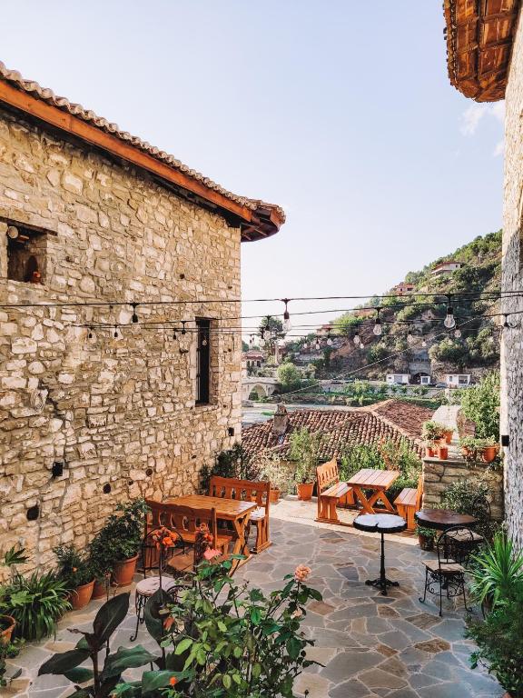 Terras van Tradita E Beratit in Berat