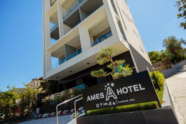 Ames Hotel Spa in Vlorë front entrance photo