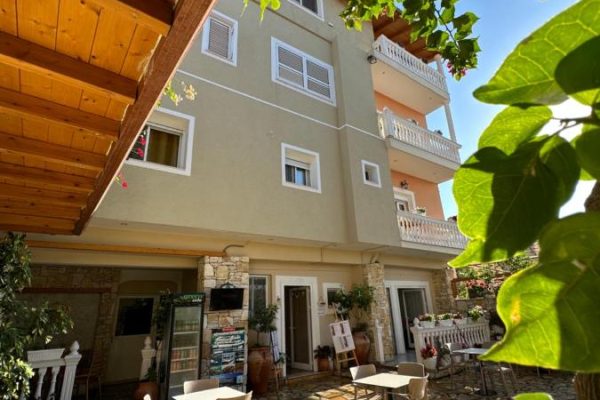 Arial Penthouse Suites in Vlorë outside of the building