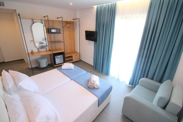 Blue Eye Hotel in Ksamil masterbedroom picture