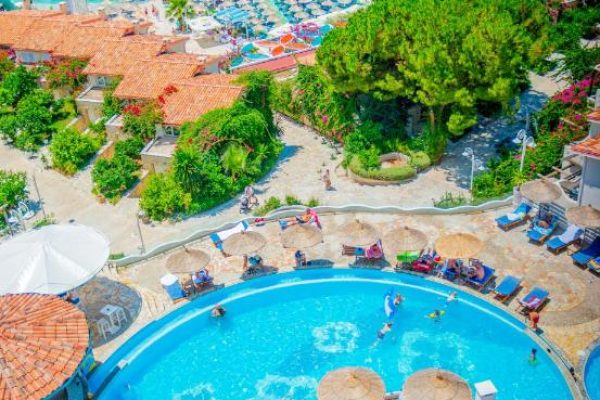 Bougainville Bay Hotel in Sarande the poolview