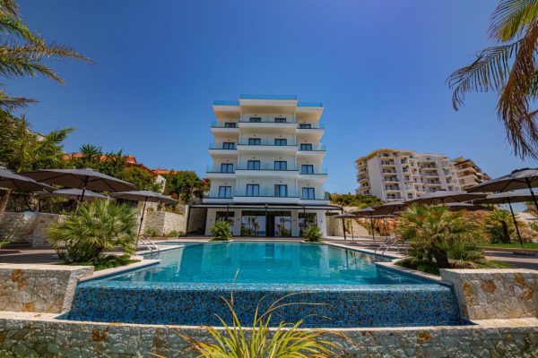 El Primero Hotel in Sarande poolside from downstairs