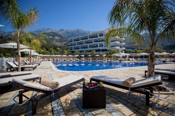 Elysium Hotel in Albania at the pool of the hotel where you can enjoy the sun and fresh drinks