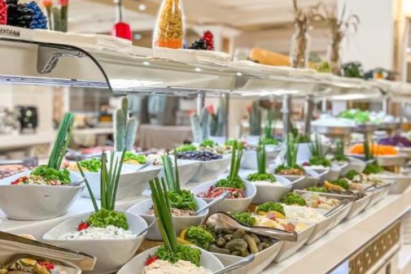 Fafa Premium Hotel Spa in Albania the buffet