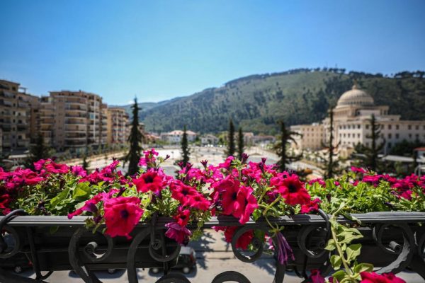 Uitzicht vanaf het balkon van Hotel Plaza Berat