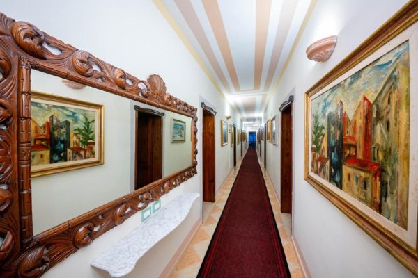 Hotel San Saena in Vlorë the hallway of the hotel