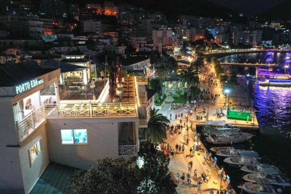 Porto Eda Hotel in Sarande the nightlife in front of the hotel