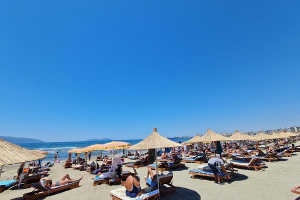 Regina City Hotel Spa in Vlorë at the beachside