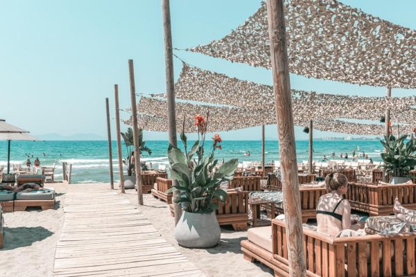 Yacht Hotel in Vlorë at the beach