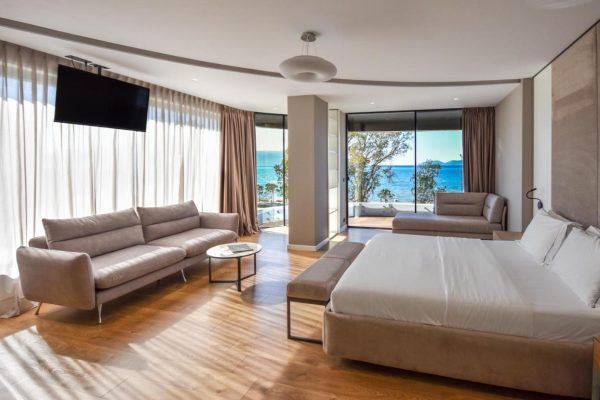 Yacht Hotel in Vlorë at the juniorroom with sea view